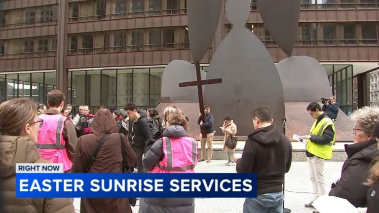 Chicago’s Daley Plaza Hosts Sunrise Service for Easter Sunday; Fourth Presbyterian Church Celebrates the Catholic Holiday