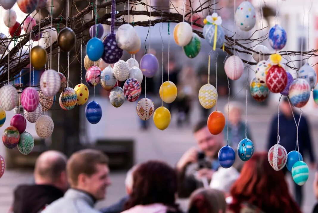 Easter eggs can be dyed and still eaten. Just follow these tips to be safe