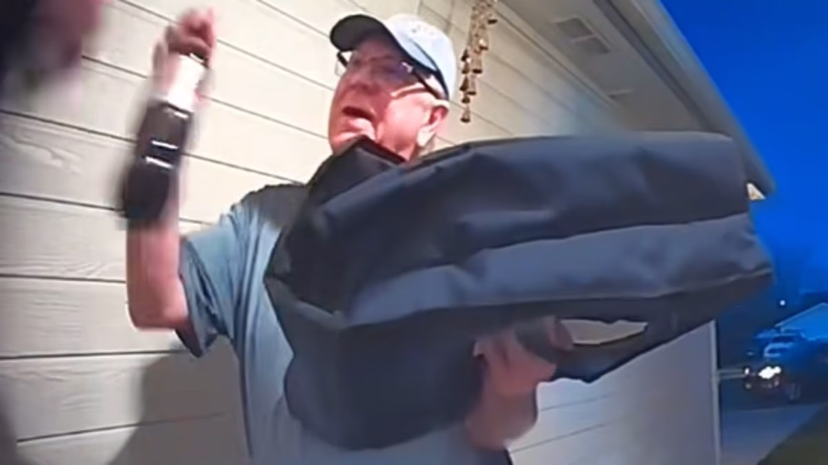 Elderly pizza delivery driver receives $40,000 tip from strangers