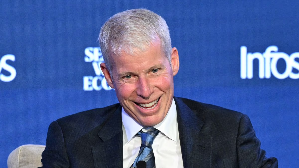 Energy czar reveals when gas will drop below $3 a gallon again