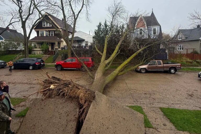Severe Midwest Storms Cause Widespread Flooding and Commuter Chaos: Rapid Weather Shifts Disrupt Daily Life