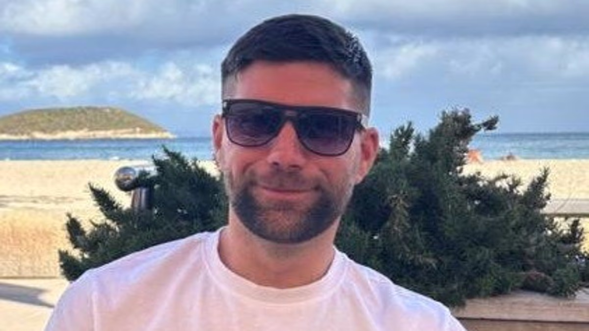 'Fit and healthy' builder, 40, who shrugged off back pain as a work injury devastated to be told it was symptom of terminal prostate cancer