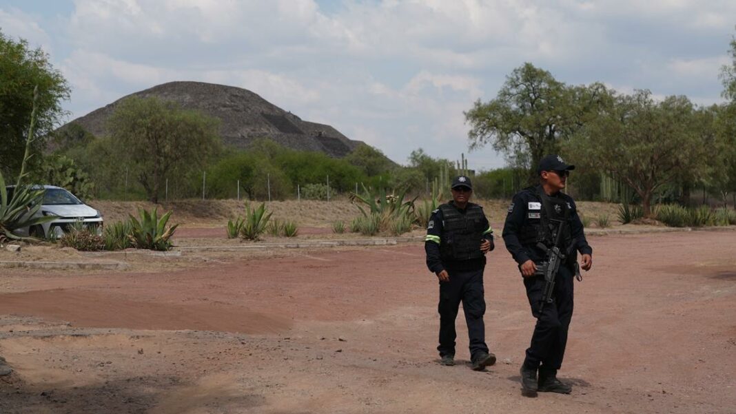Gunman shoots several tourists at historic pyramids in Mexico, killing a Canadian