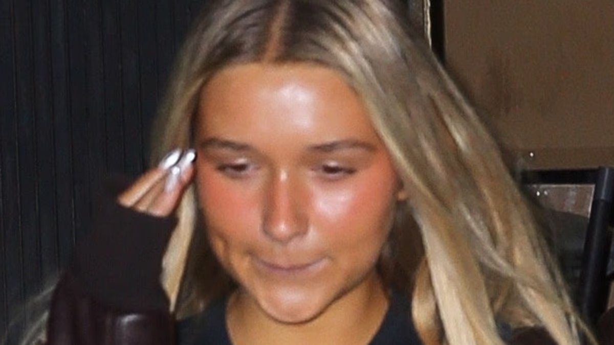 Harper Beckham, 14, Adopts Mother’s Bronde Hair Color for Family Dinner at Exclusive New York Restaurant