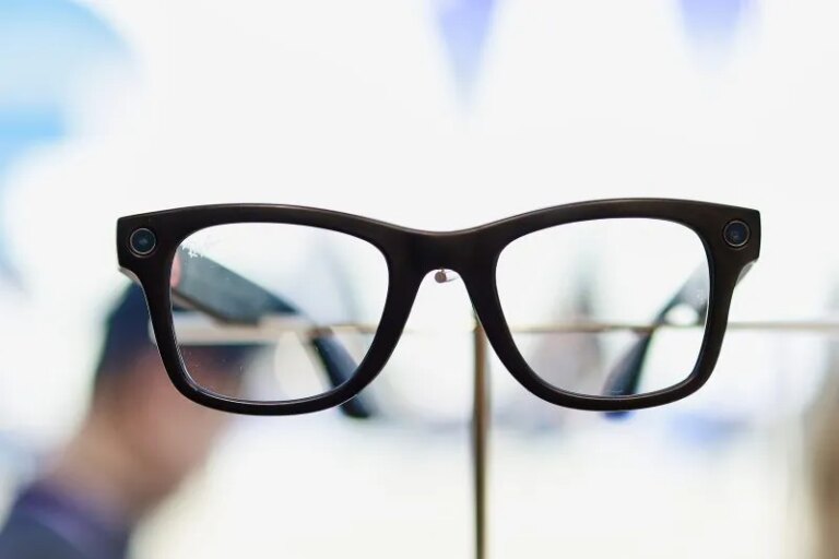 Hillsborough Schools Debate Smart Glasses Ban in Classrooms