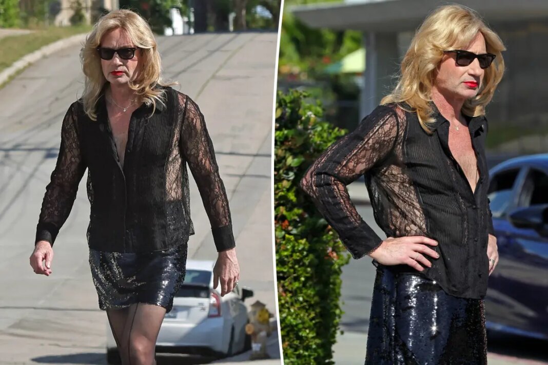 Iconic '90s TV star unrecognizable in sequin skirt and blond wig for new role