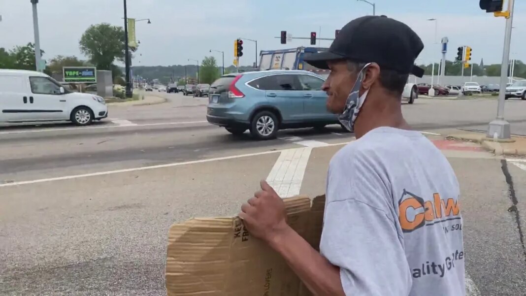 Illinois lawmakers rewrite bill on homelessness enforcement standards