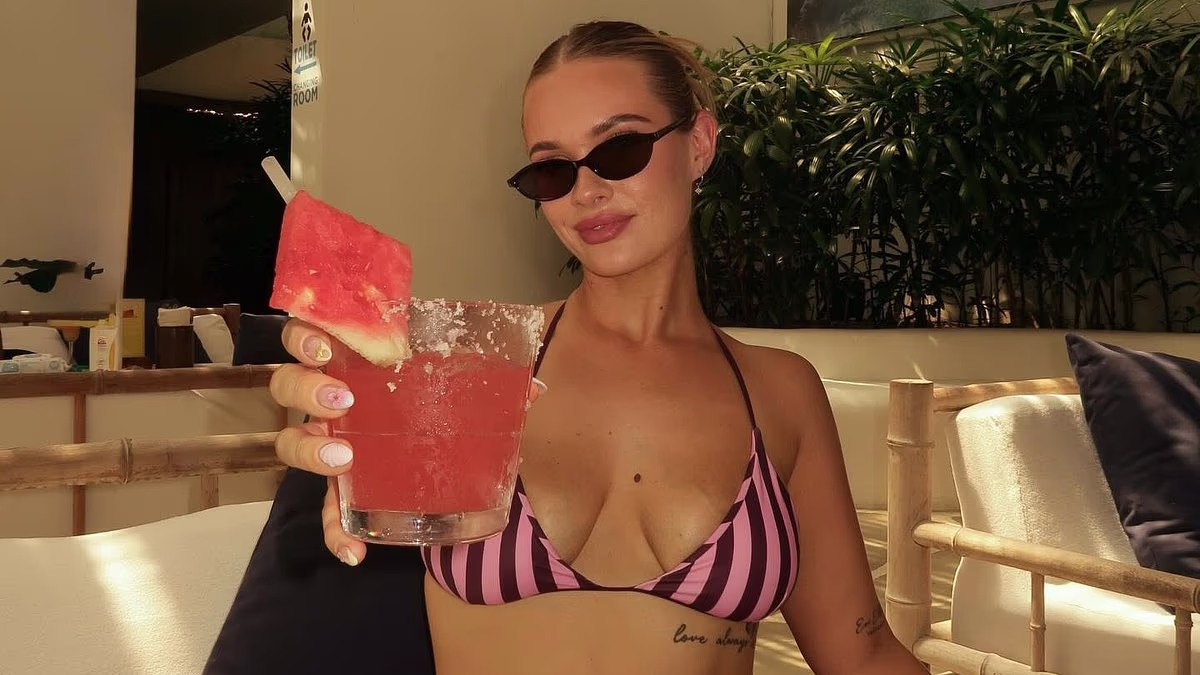 Influencer apologises after leaving baby in hotel room to have massage