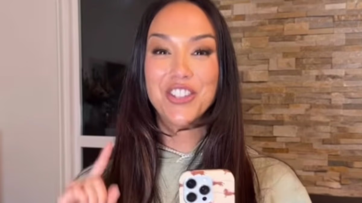 Influencer backlash after telling 15-year-old daughter to 'shake it'