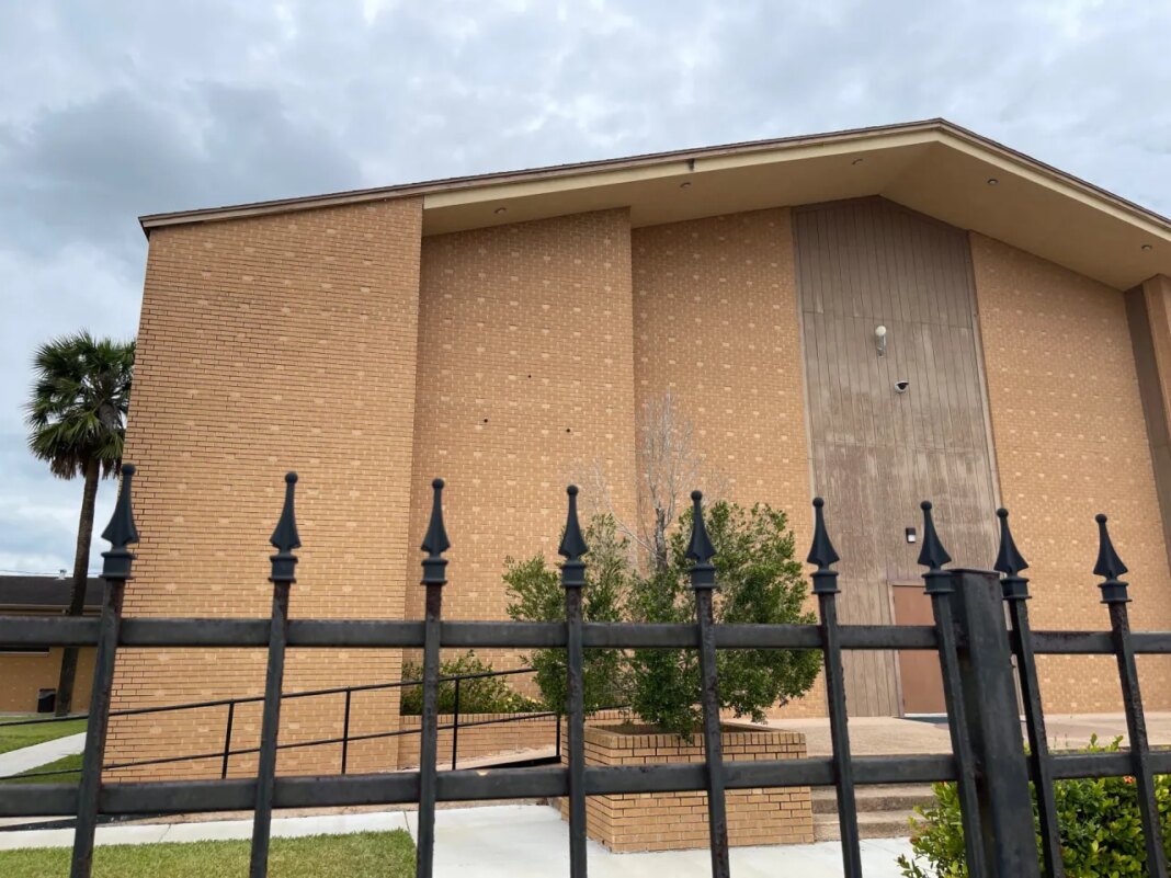 Lawmakers want proper care for pregnant migrant teens