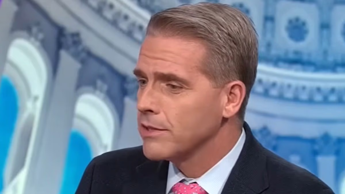 MAGA commentator snaps live on CNN over White House ballroom