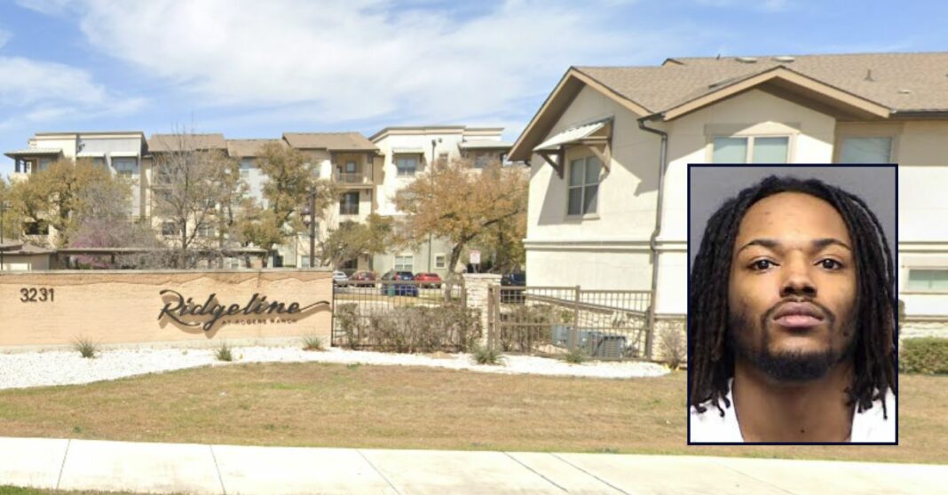 Man shoots girlfriend twice while she took bath, killing her