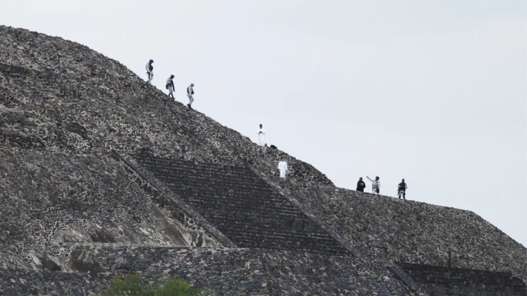 Authorities Identify Suspect in Mexico Pyramid Shooting and Hostage Situation