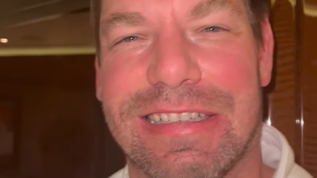 'Party yacht' video shows Eric Swalwell kicking back in bathrobe