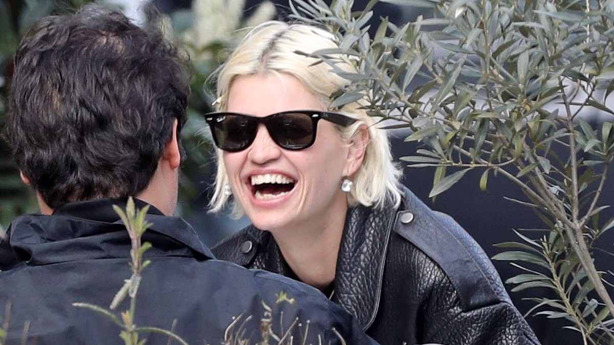 Pixie Geldof Spotted Enjoying a Leisurely Lunch with Friends in Primrose Hill