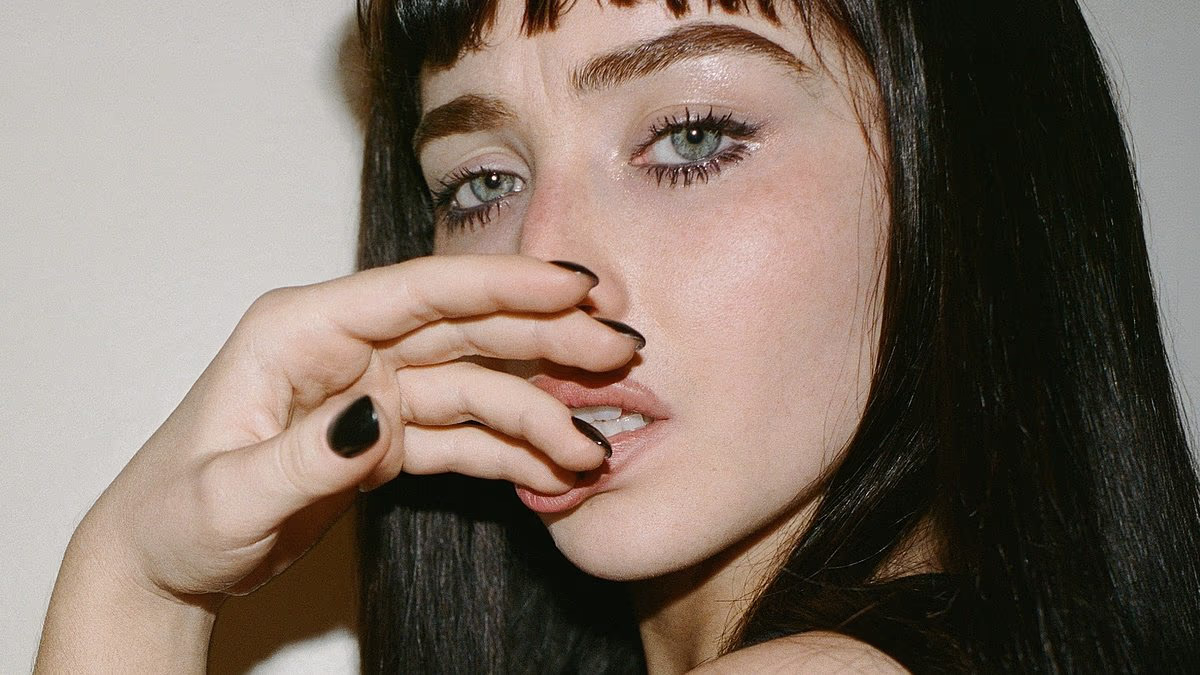 Pop megastar looks unrecognizable, debuts stunning transformation