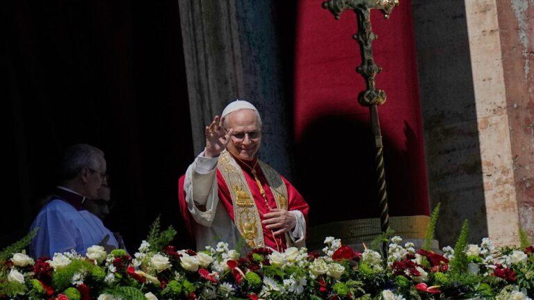 Pope Leo Advocates for Peace in Easter Sunday Mass, Omits Specific Conflicts in Urbi et Orbi Address