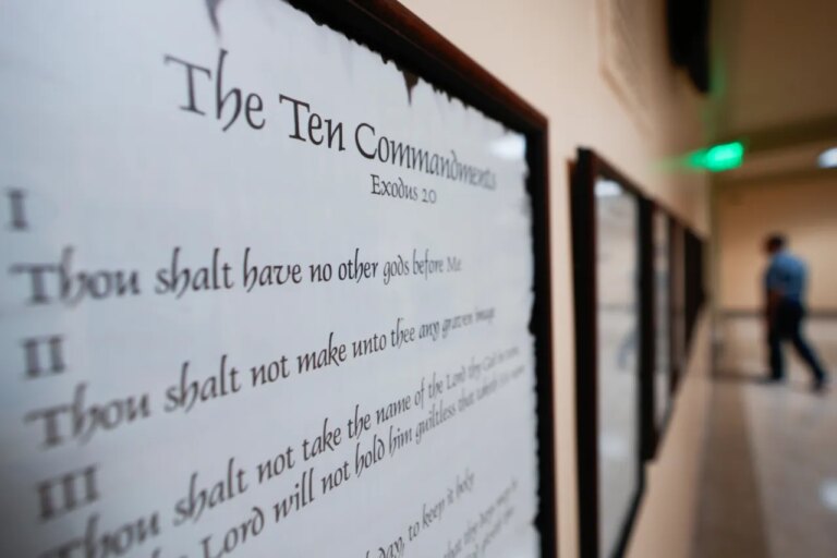 Texas Court Upholds Law Mandating Ten Commandments Display in Public School Classrooms