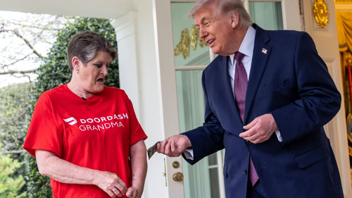 US forces 'sitting ducks' in Strait of Hormuz, expert warns