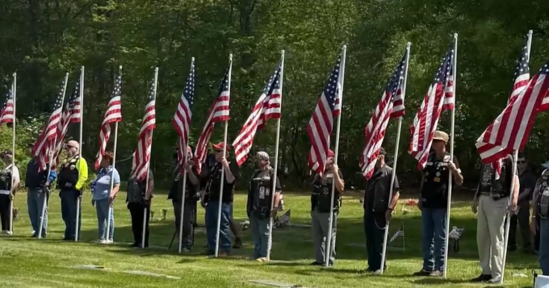 1,500 strangers attend WWII veteran's funeral