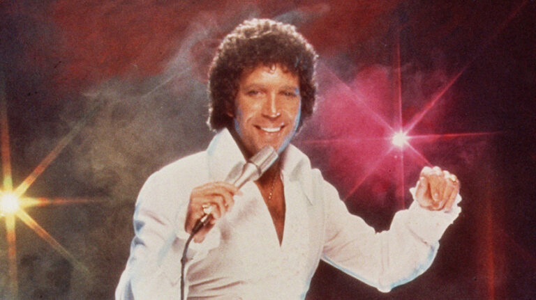 Tom Jones Reveals the Woman Who Captured His Heart in the ’70s