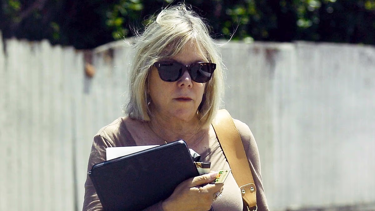 70s actress at center of Clint Eastwood affair rumors on rare outing