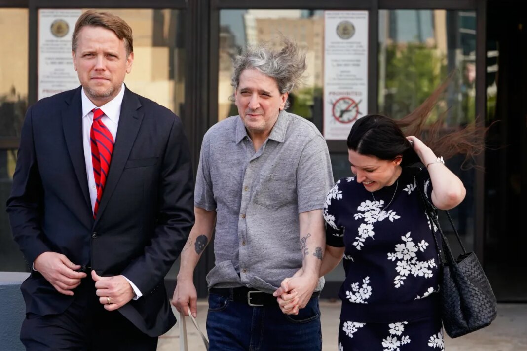 Former death row prisoner Richard Glossip, center, exits a detention facility alongside his wife Lea Glossip, right, after being granted bond while awaiting retrial Thursday, May 14, 2026, in Oklahoma City. (AP Photo/Nick Oxford)