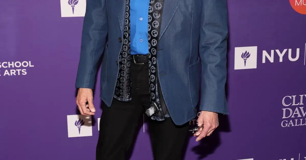 Barry Manilow Reveals What Cosmetic Surgery He's Gotten