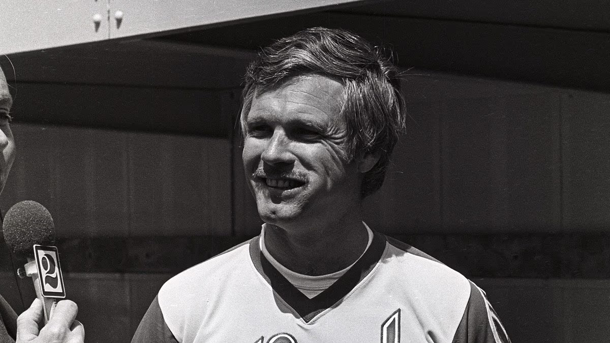 Baseball fans honor late Braves owner Ted Turner for revitalizing club... and the day he made HIMSELF manager