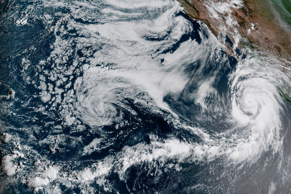 Chance of a ‘super’ El Niño grows – and it’s just around the corner