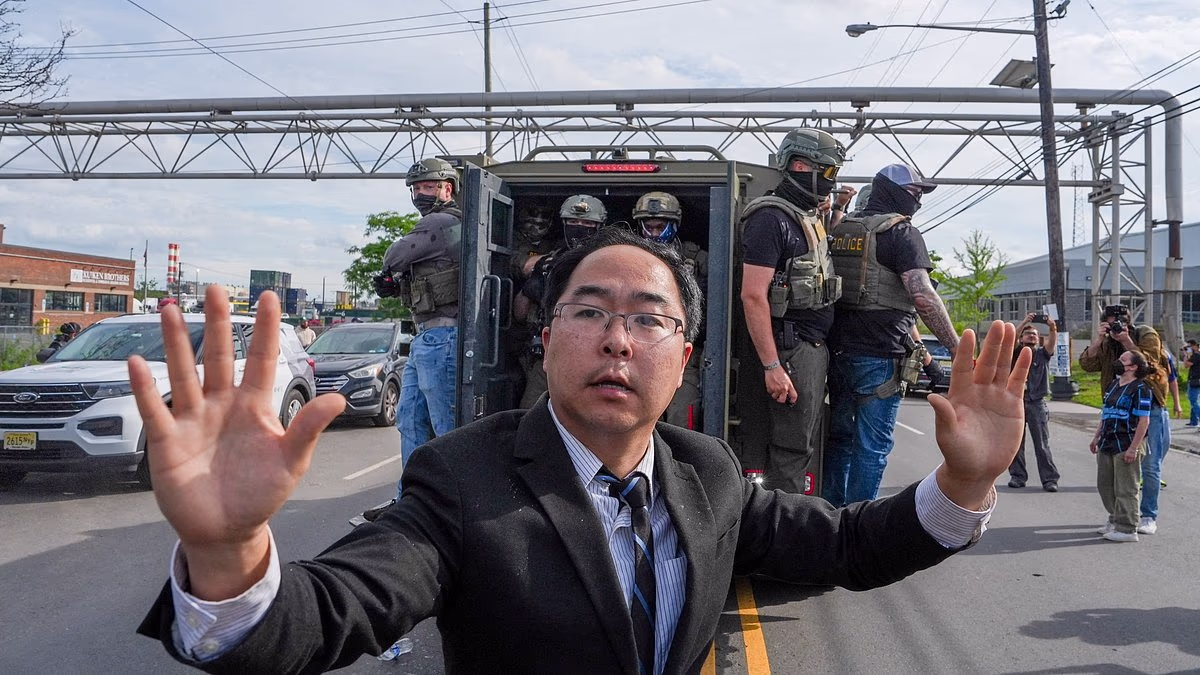 Chaos outside ICE detention center where migrants are on hunger strike