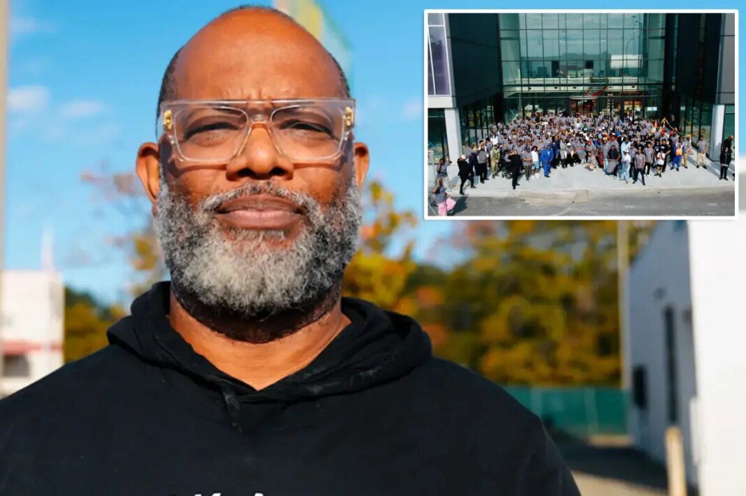 Chicago pastor Corey B. Brooks gathers hundreds of men to declare violence-free zone on South Side