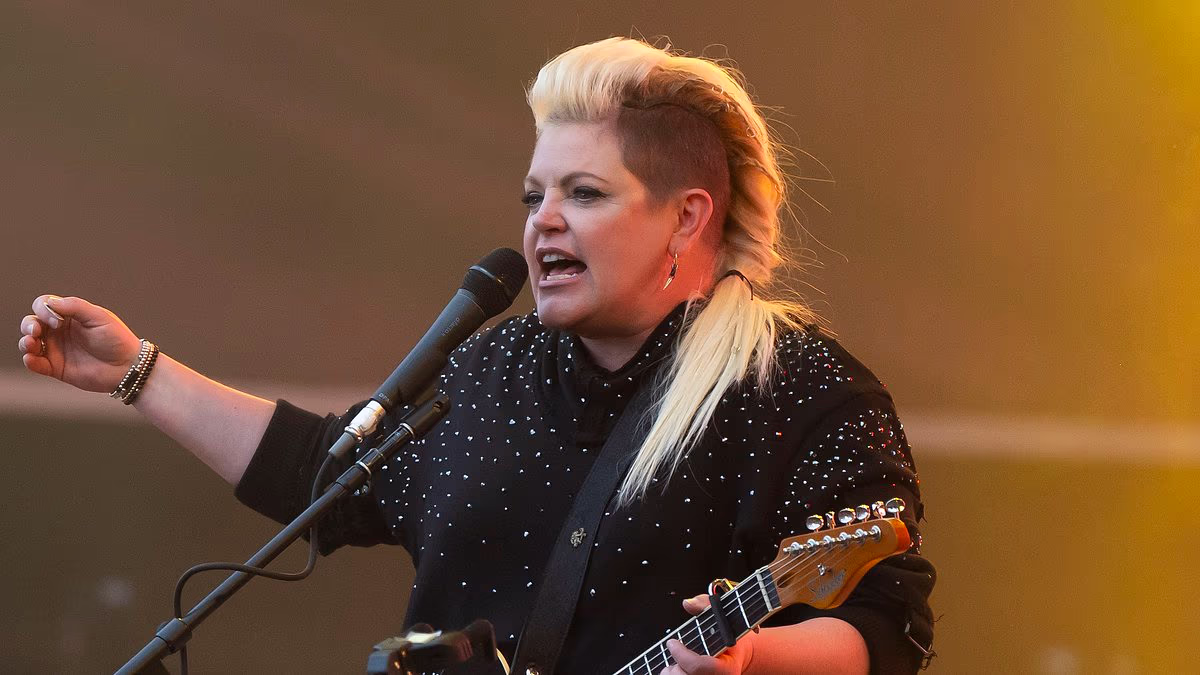 Chicks' Natalie Maines has blistering Trump rant after bashing Bush