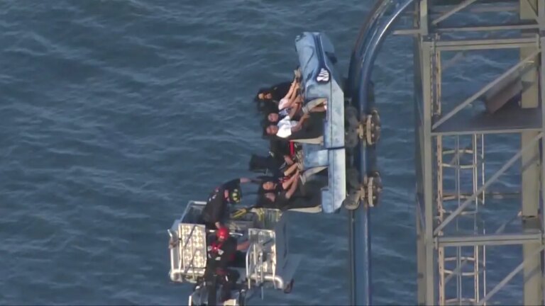 Thrilling Nightmare: 8 Riders Stranded for Over 3 Hours on Texas Roller Coaster