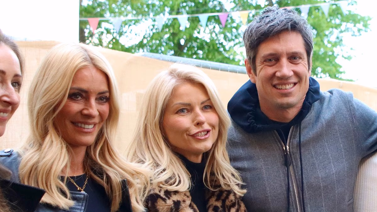 Exes Tess Daly and Vernon Kay enjoy joint outing at Pub In The Park