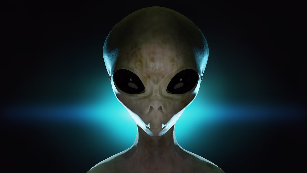 Four species of aliens recovered from UFOs according to CIA scientist