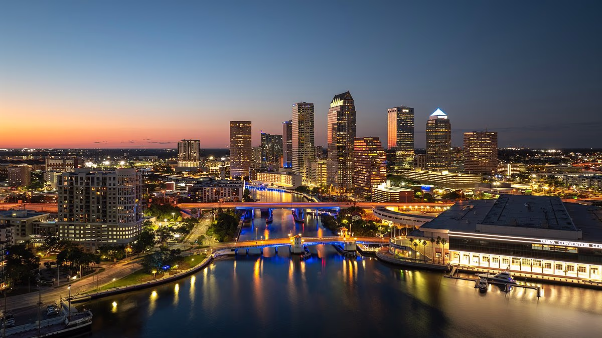 Home sellers cut prices in Florida as real estate crash begins
