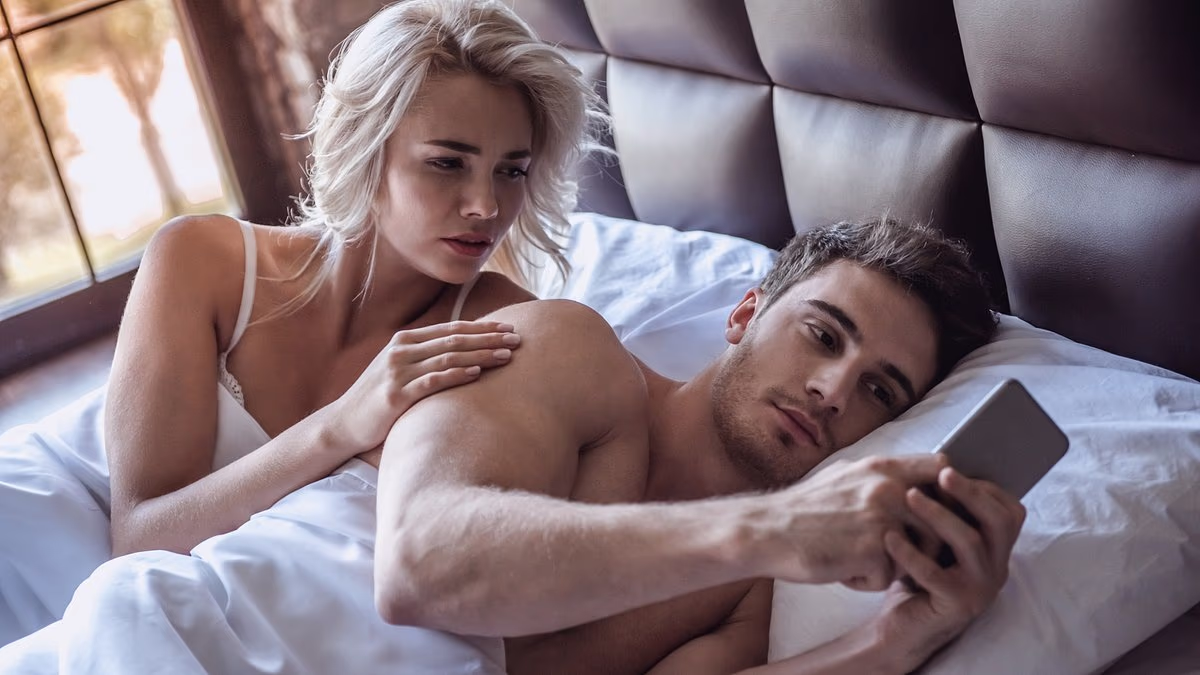 If your partner has THESE apps, they're hiding something