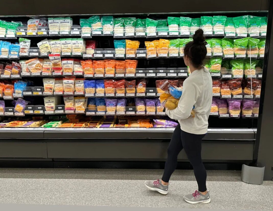 Inflation gauge hits multiyear high as American consumer confidence slides