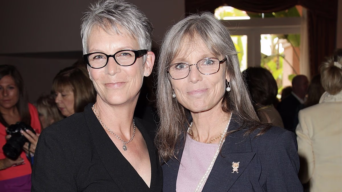 Jamie Lee Curtis' sister Kelly dead at 69: 'my first friend'