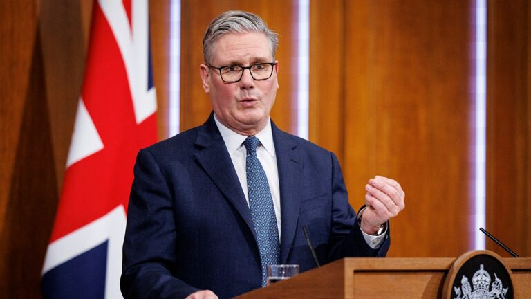 Labour MP Issues Ultimatum to Cabinet, Threatens Leadership Challenge Against Starmer by Monday