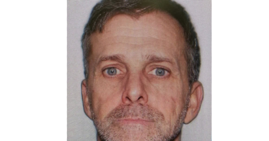 Manhunt on for retired special forces soldier accused of shooting wife