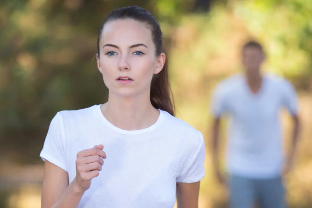 Man's seemingly innocent running act sparks online debate over women's safety