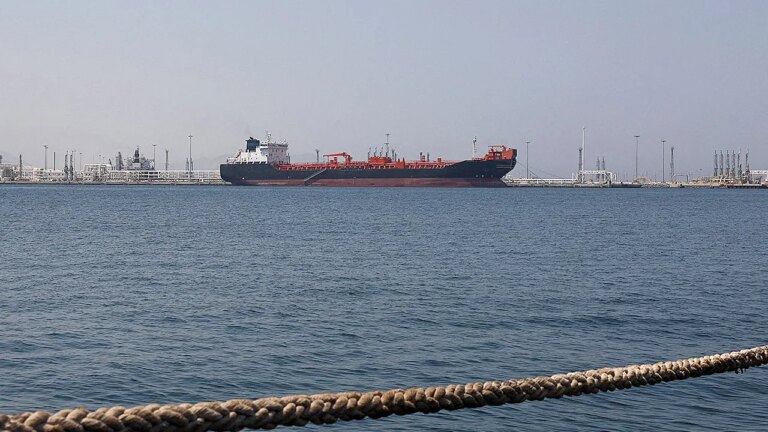 Massive Tanker Blackout in Gulf Sparks Concerns Ahead of 1.35M-Barrel Oil Transfer During Crucial US-Iran Negotiations
