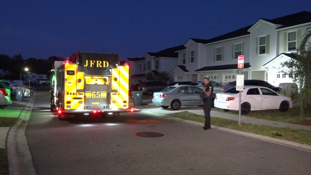 Officers shoot, kill man who pointed gun at them after he kicked down doors to random homes on Southside, JSO says