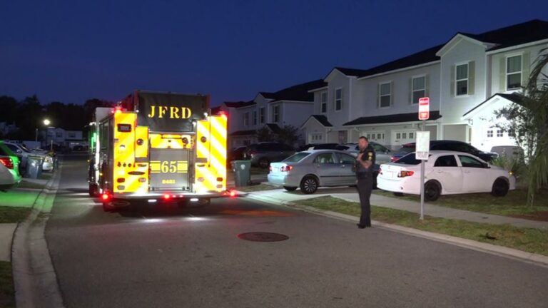 Man Fatally Shot by Officers After Kicking Down Doors and Aiming Gun on Southside, Reports JSO