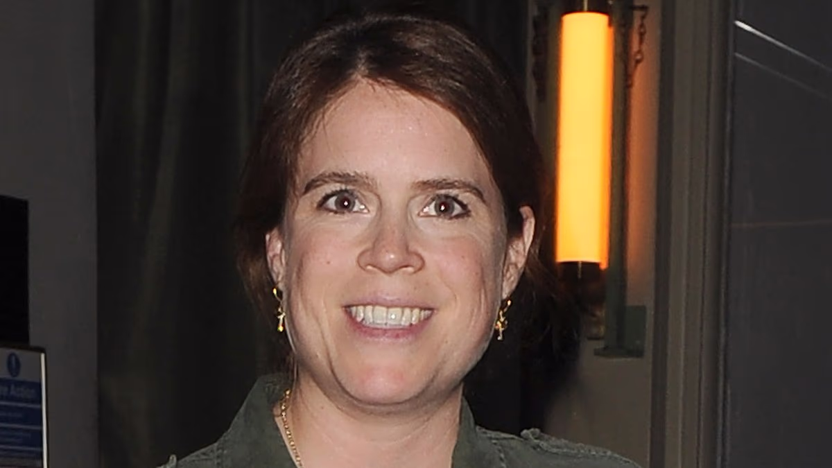 Princesses Eugenie and Beatrice grab lunch in joint public appearance