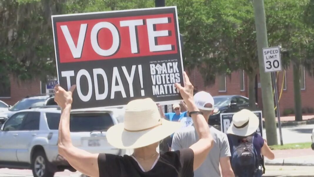 Protestors rally in Savannah for voters' rights