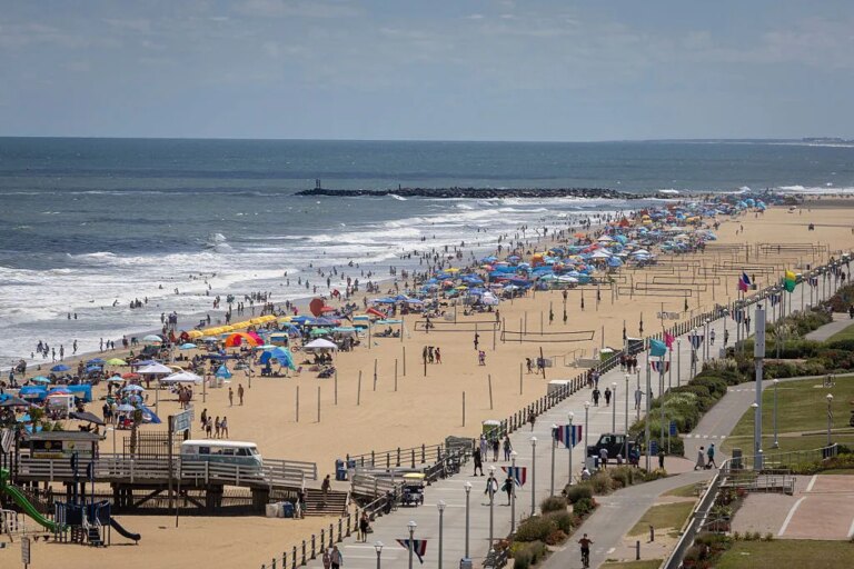 Surge in Travel Drives US Hotel Prices to Record Levels, Expert Reveals