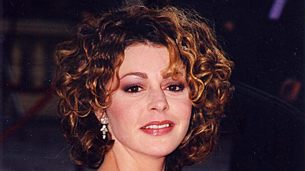 Side-By-Side Pics Show How Much Daphne From Frasier Has Changed